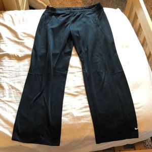 Women’s Nike pants- size M (8-10)